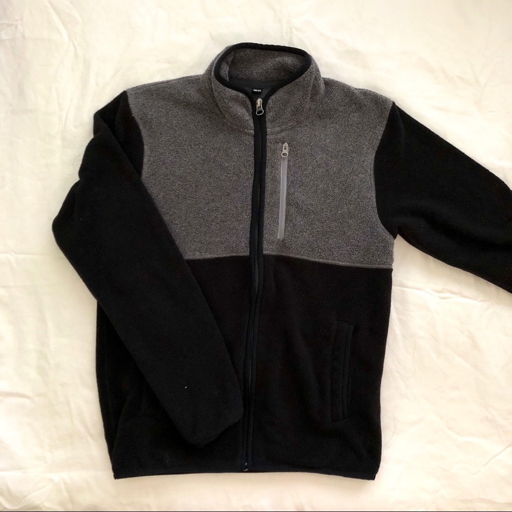UNIQLO grey black fleece zip up jacket